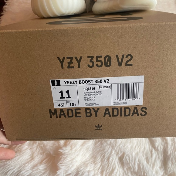 🆕 BNIB Yeezy Boost 350 V2 Bone color size 11 - Picture 6 of 7